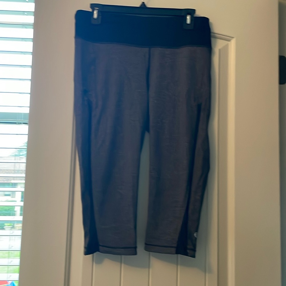 Lululemon size 10 black and grey capri length yoga legging/pants